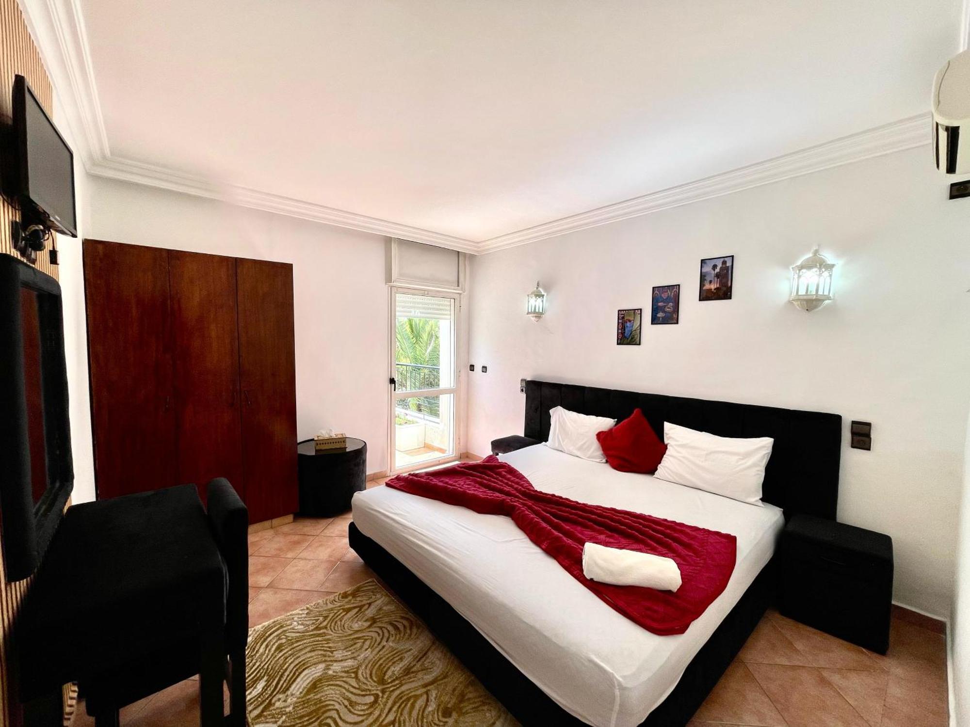Merry Aparthotel *